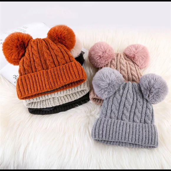Beanie removable Pom Pom+Back in stock colors! NWT+Disneyland fun - Picture 7 of 8